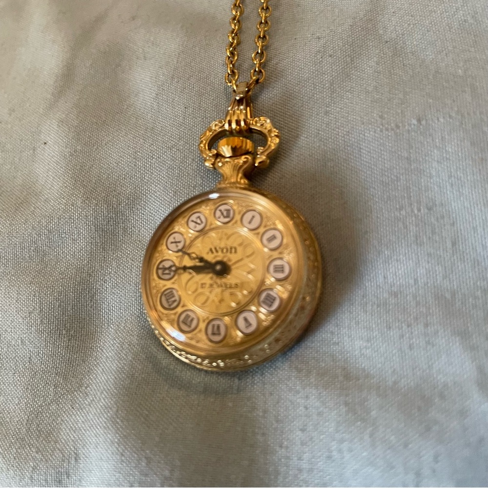 Vintage Avon Pendant Watch Necklace Gold Plated 1981 Presidents Club